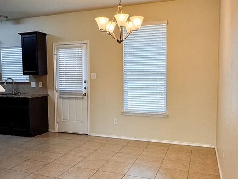 1237 Briscoe Ct — Photo 3