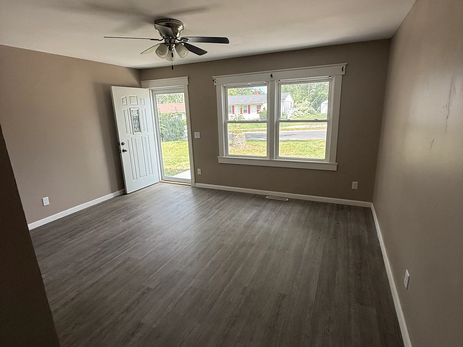 3 bed, 925 sqft, $1,500 — Photo 4