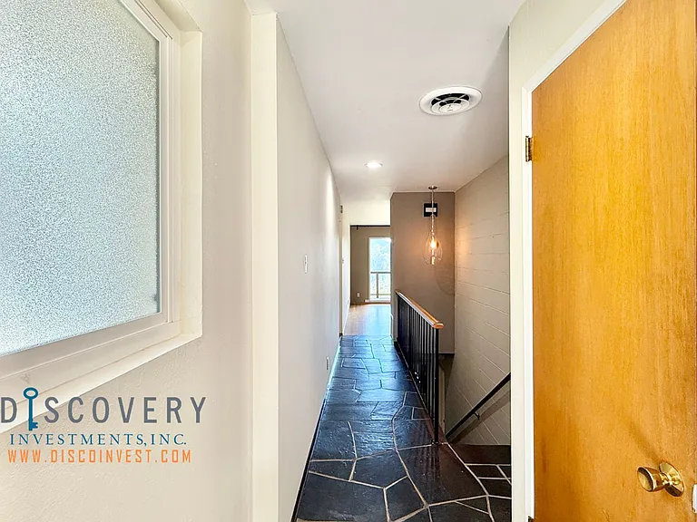 16 Carisbrook Ln — Photo 2