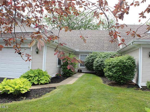 4th image of 24522 Village Ln