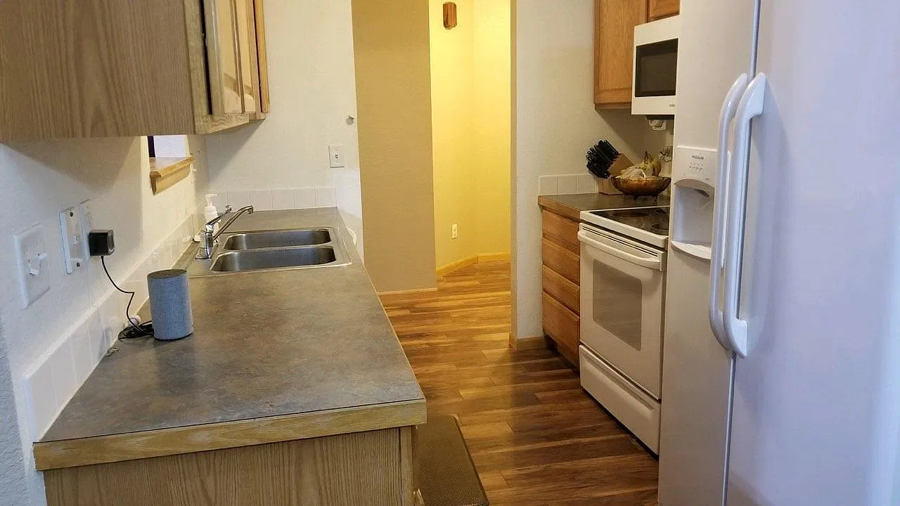 3 bed, 1128 sqft, $2,300 — Photo 2