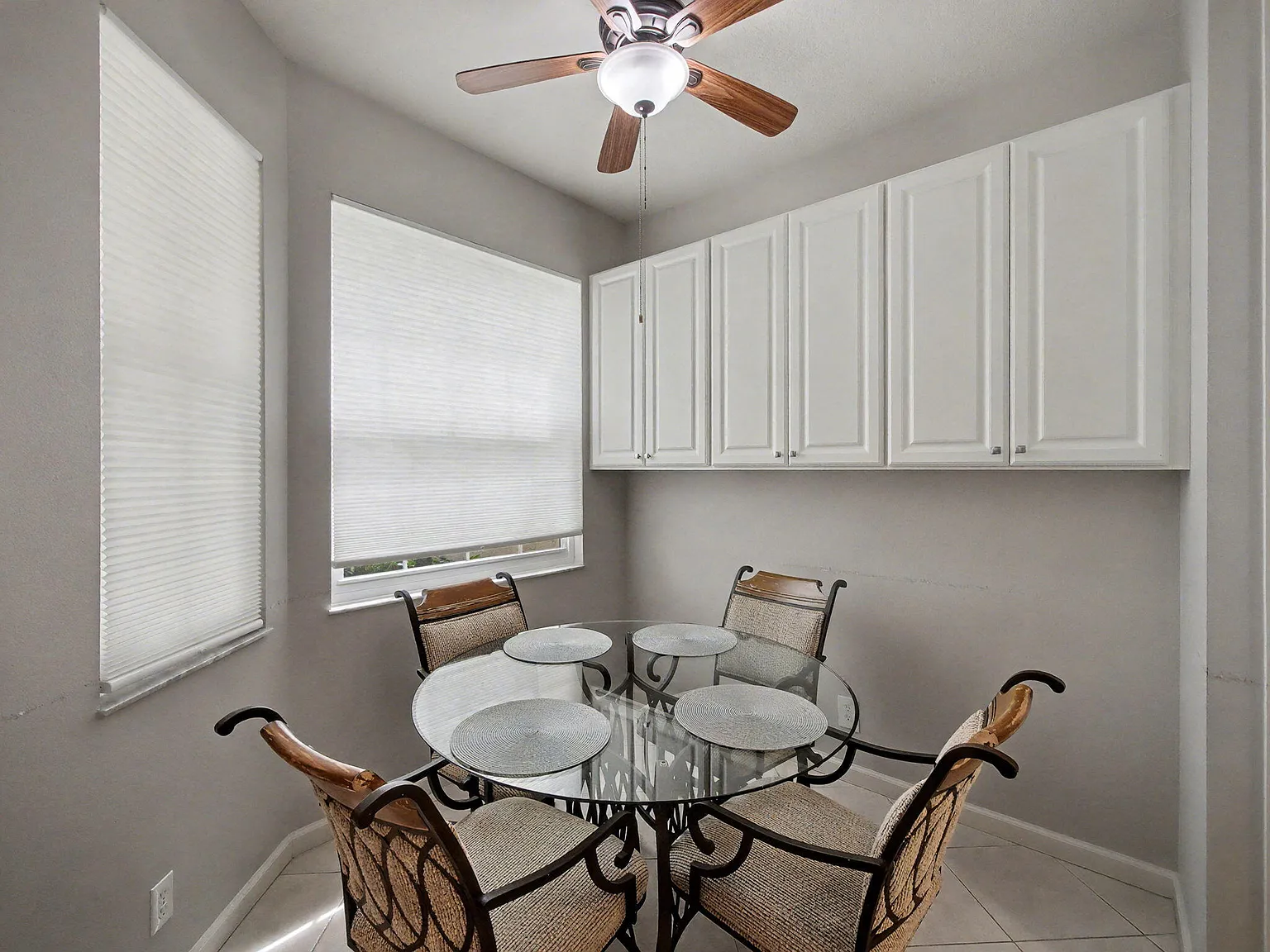 3 bed, 2.5 bath, 1973 sqft, $3,000 — Photo 3