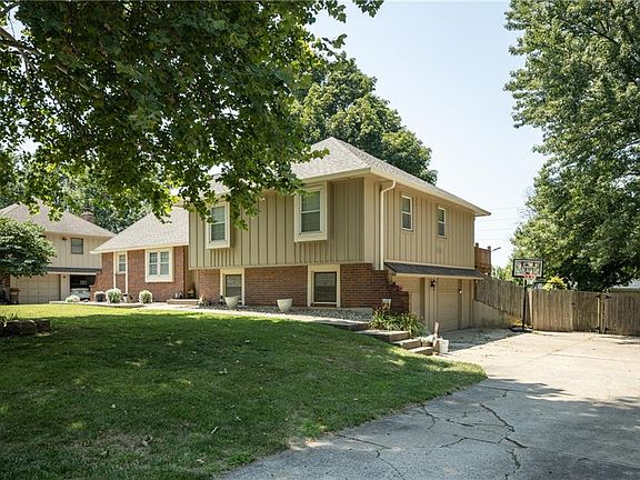 3rd image of 404 S Sunset Ln
