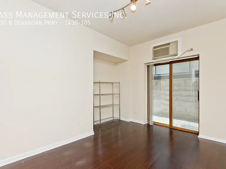 1430 N Dearborn Pkwy — Photo 54