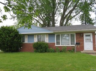 805 Winifred Dr, Holly, MI