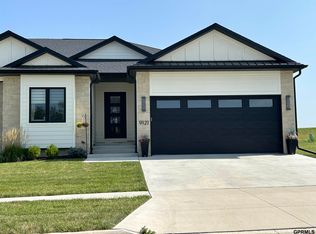 9121 Marbella Dr, Lincoln, NE 68520
