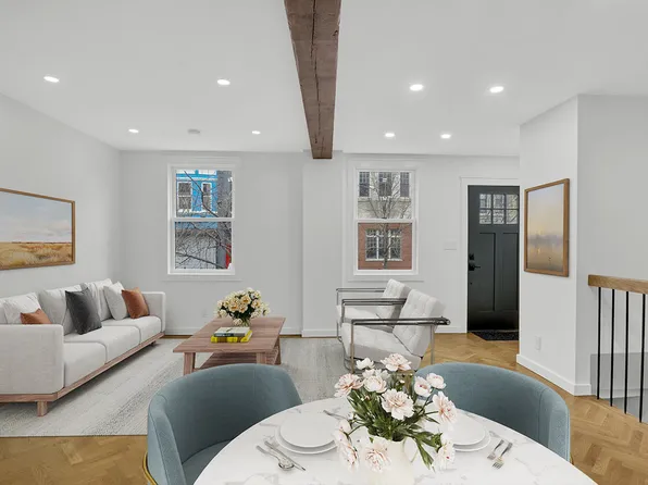 204 Richards Street image 3 of 18