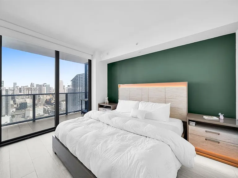 45 SW 9th St #3909 — Photo 16