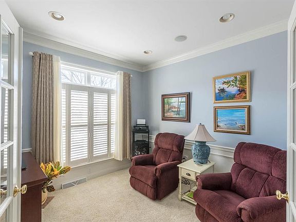 3rd image of 303 Houffman Pl