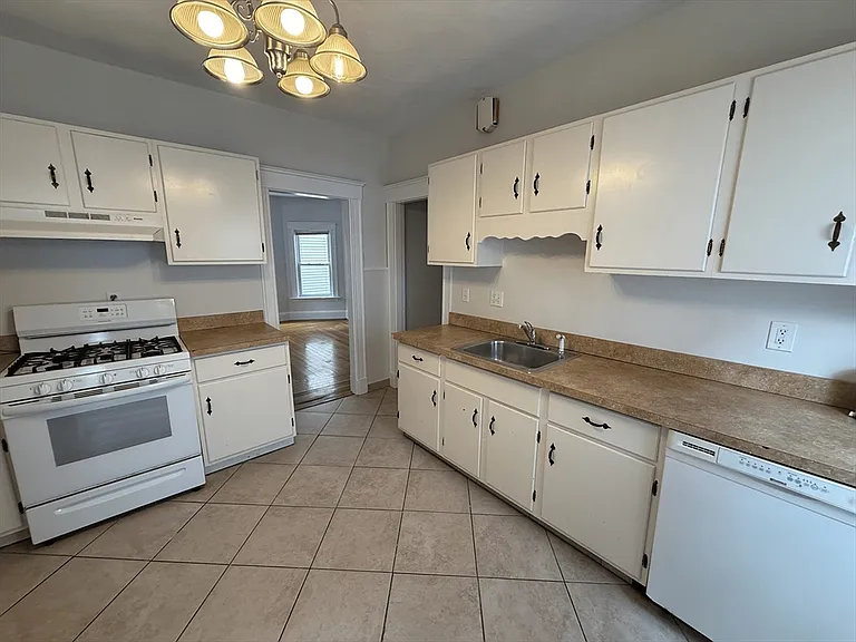 65 Rogers Ave #1 — Photo 6
