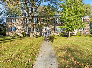 7 Woodbrook Dr APT 3, East Aurora, NY 14052