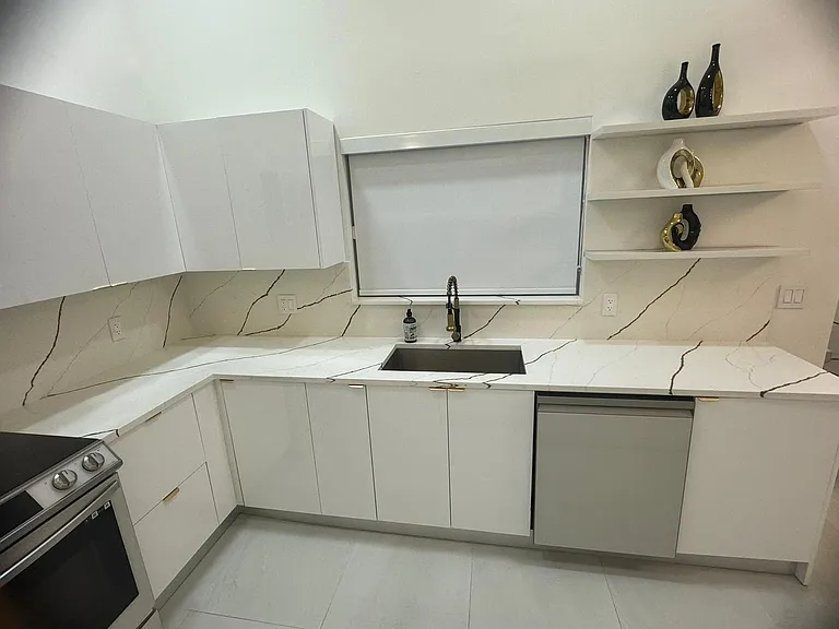 18 Selby Ln — Photo 8