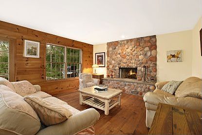 3rd image of 6 Powder Hill Ln