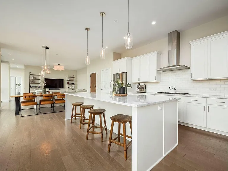 250 Spring St #713 — Photo 6