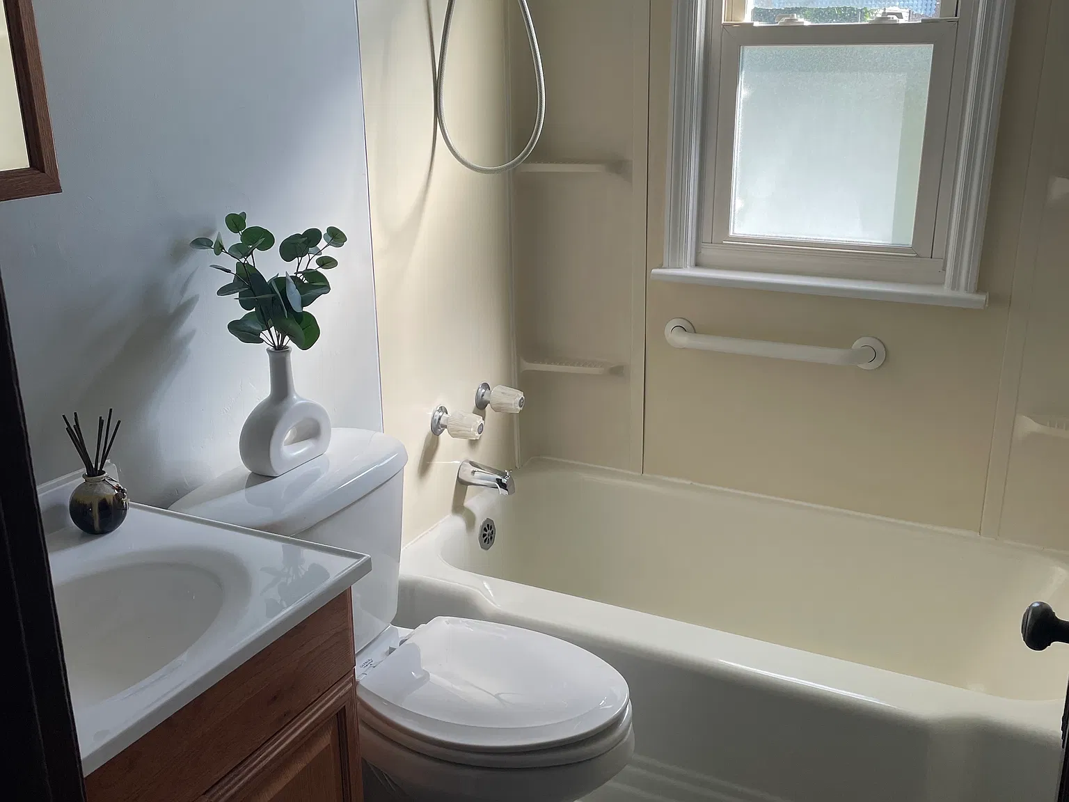 2 bed, 733 sqft, $1,350 — Photo 4