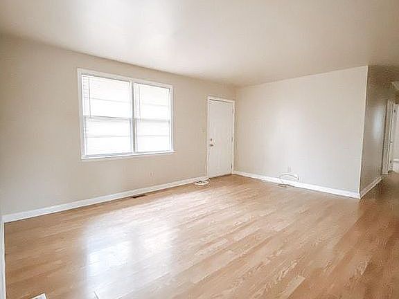3rd image of 100 Carver Rd