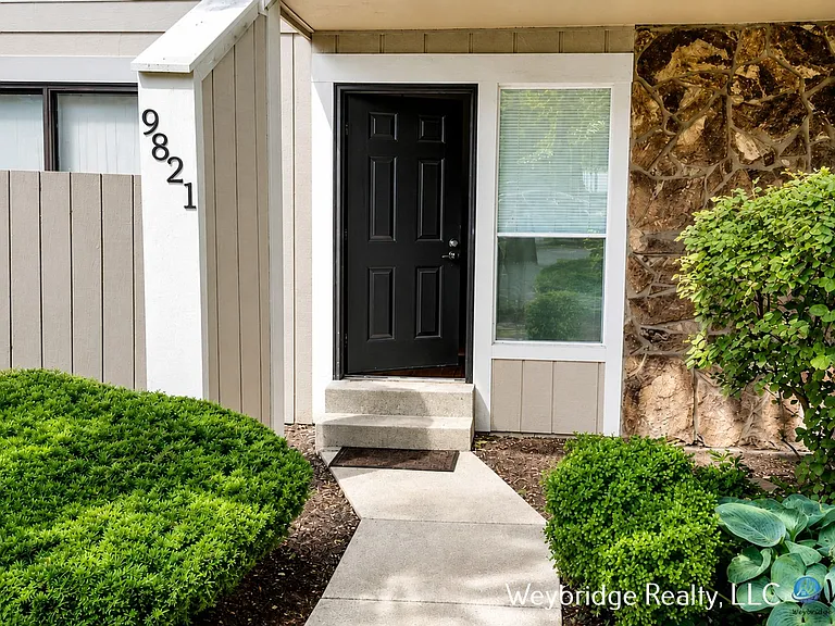 9821 Timbers Dr — Photo 2