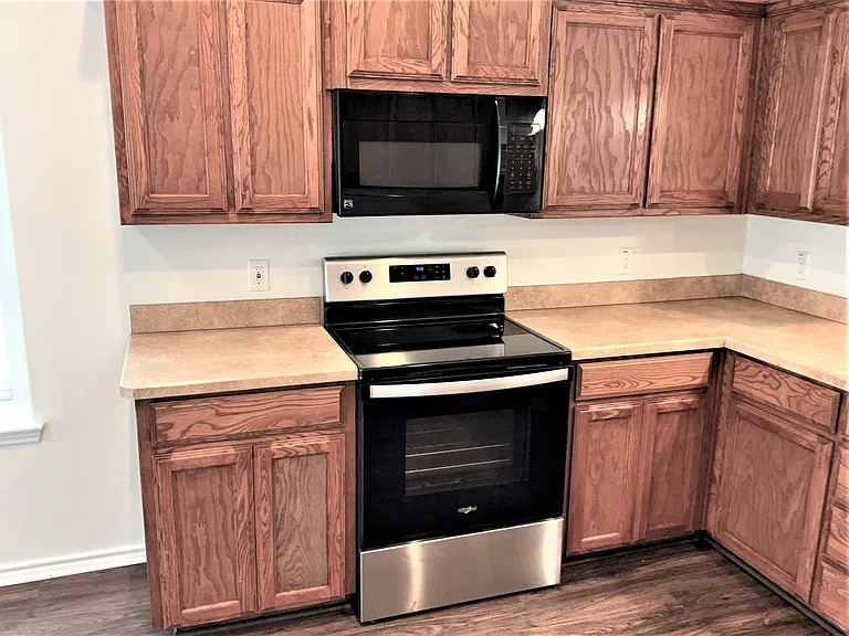 1212 Gardenia Cir — Photo 4