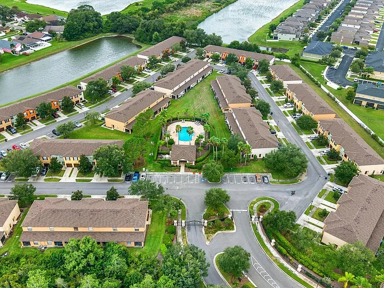 2630 Edgewater Falls Dr — Photo 20