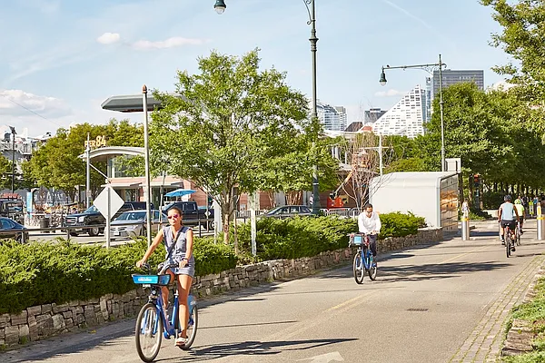 Rented by Greystar | media 42