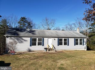 471 Oak Forest Ln, Berkeley Springs, WV 25411