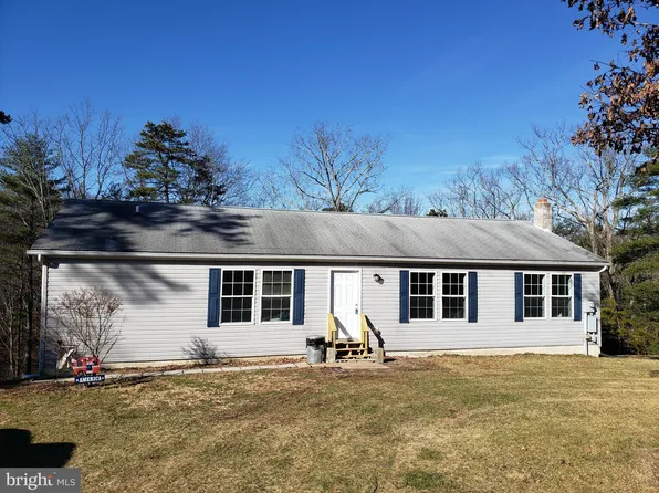 471 Oak Forest Ln, Berkeley Springs, WV 25411