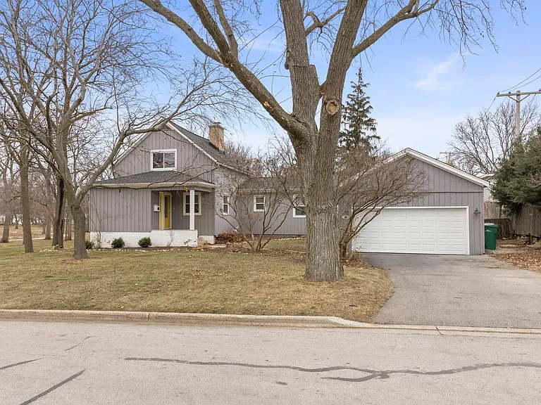 20 W Brown St — Photo 1