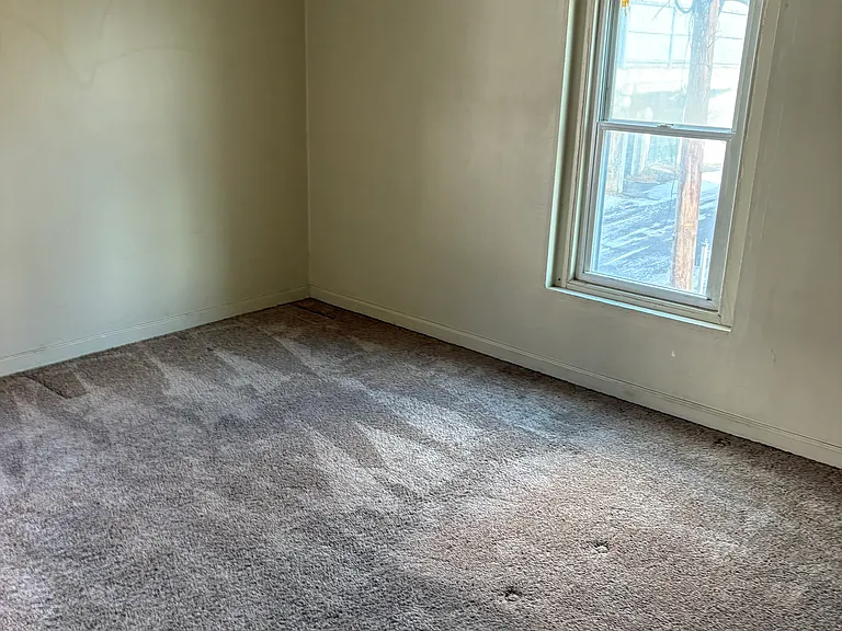 1214 W Hickory St — Photo 4