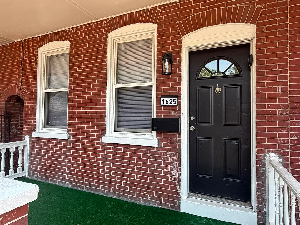 1625 W 4th St