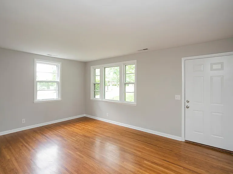 4933 Millerwood Dr — Photo 4