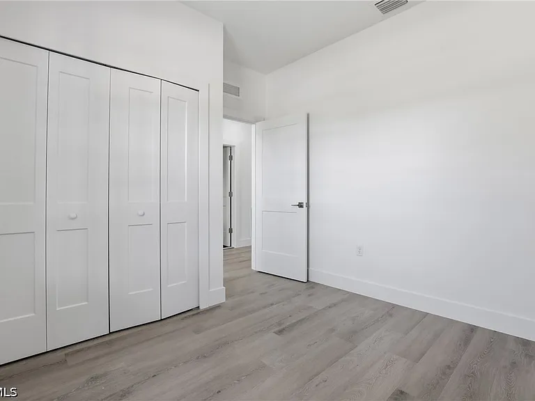 721 Ivan Ave S — Photo 13