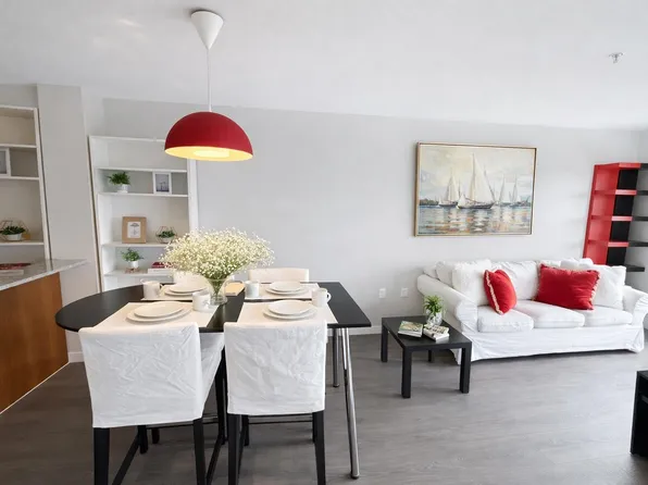 5775 Irmin St #301, Burnaby, BC V5J 0C3