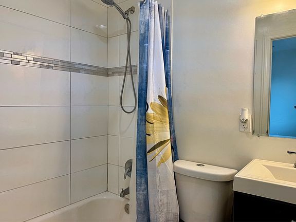 3rd image of 2470 Hardy Dr #1