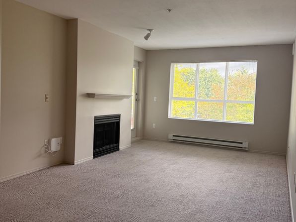 2 bedroom rental in Surrey — photo 3