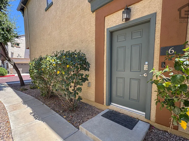 2727 N Price Rd #6 — Photo 4