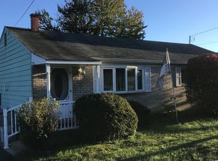 2 Dulles Dr E, Camp Hill, PA 17011