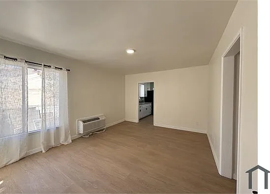 1 bed, 550 sqft, $1,995 — Photo 2