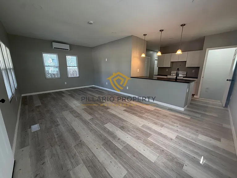 3221 E 38th St — Photo 2