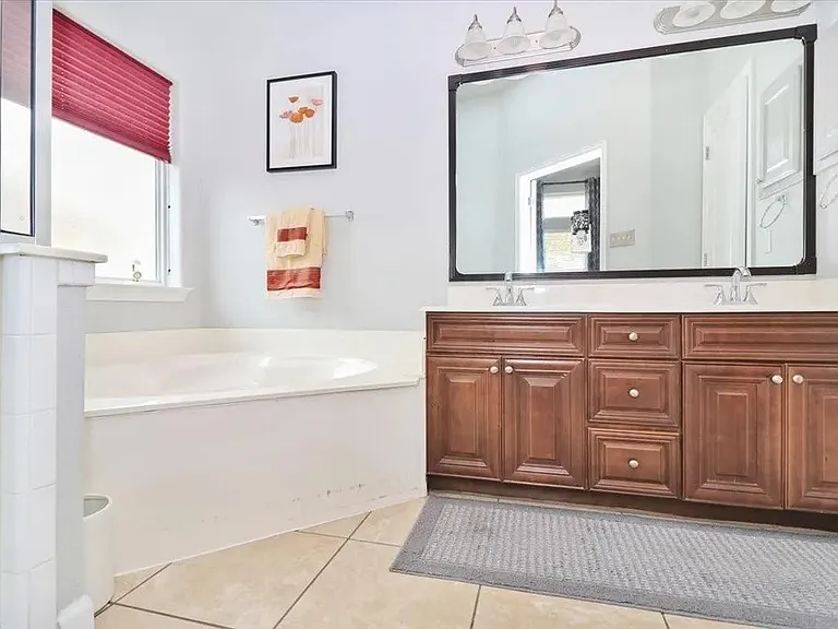 9070 Winding River Dr — Photo 18