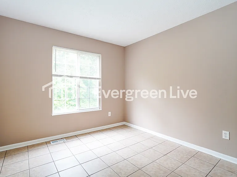 2795 Raphael Dr — Photo 10