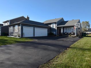 920 E Millstone Dr, Lake Villa, IL