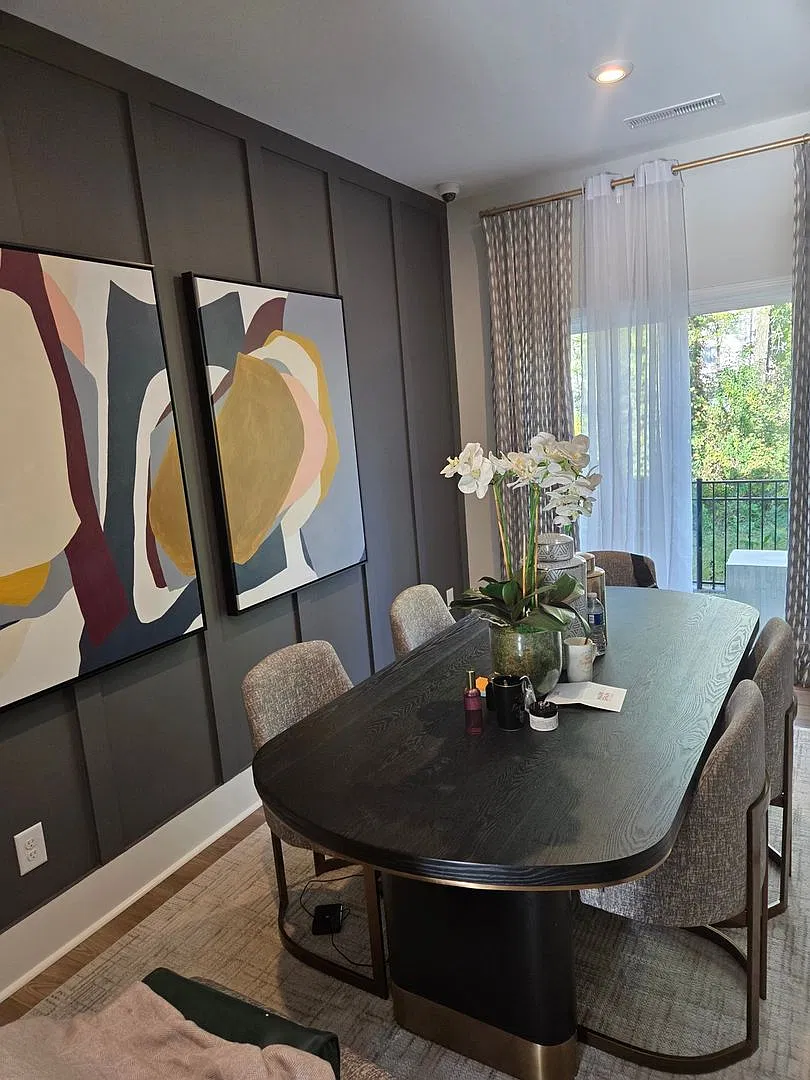Centrally located Charlote Oasis — Photo 1