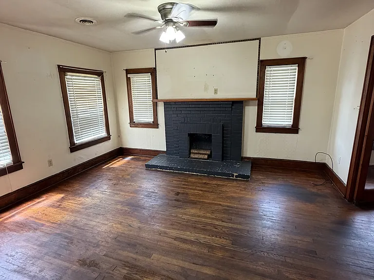 921 Myrtle St — Photo 13