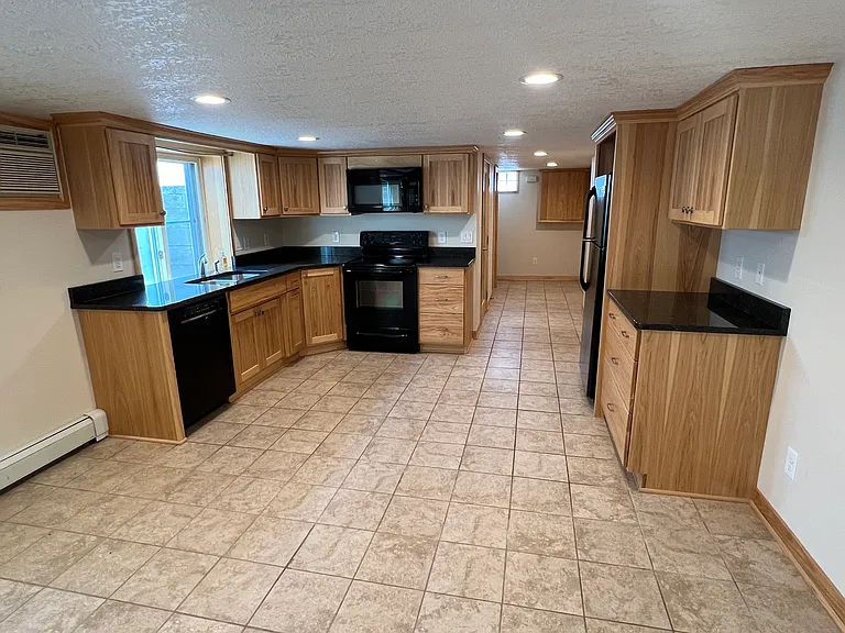 864 9th Ave SE #1 — Photo 3