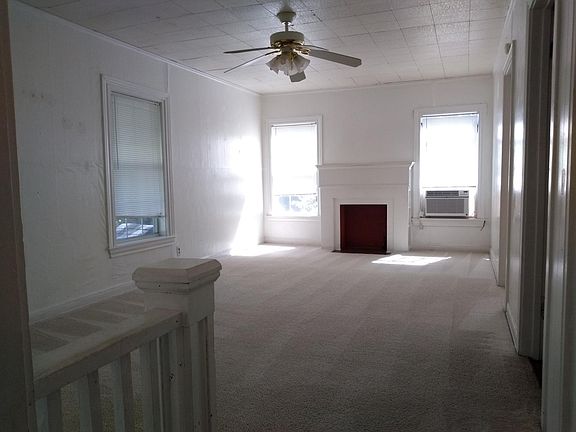 4th image of 1942 Lincoln Dr