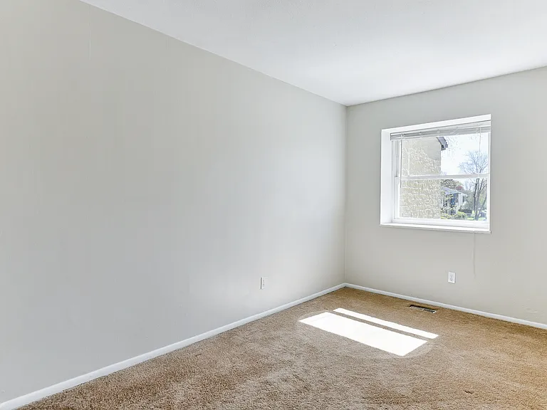 228 N Palmyra Dr — Photo 10