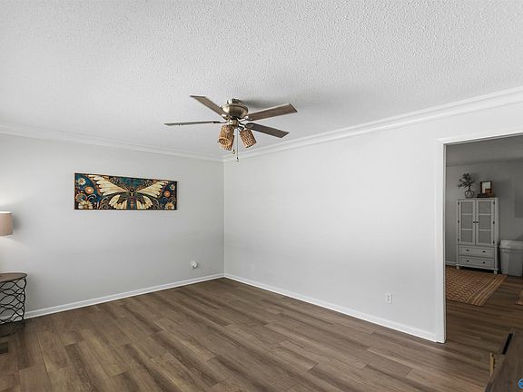 5th image of 1039 1st Ave NW