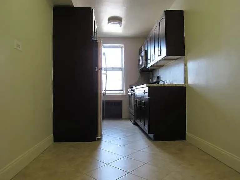2650 Ocean Pkwy #3H — Photo 3