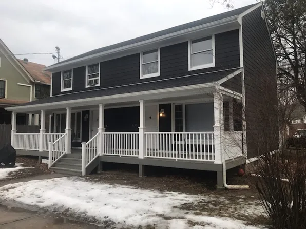 107 Oak Manor Dr, Milford, PA