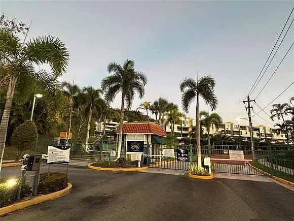 Aventura apartment complex gate entrance